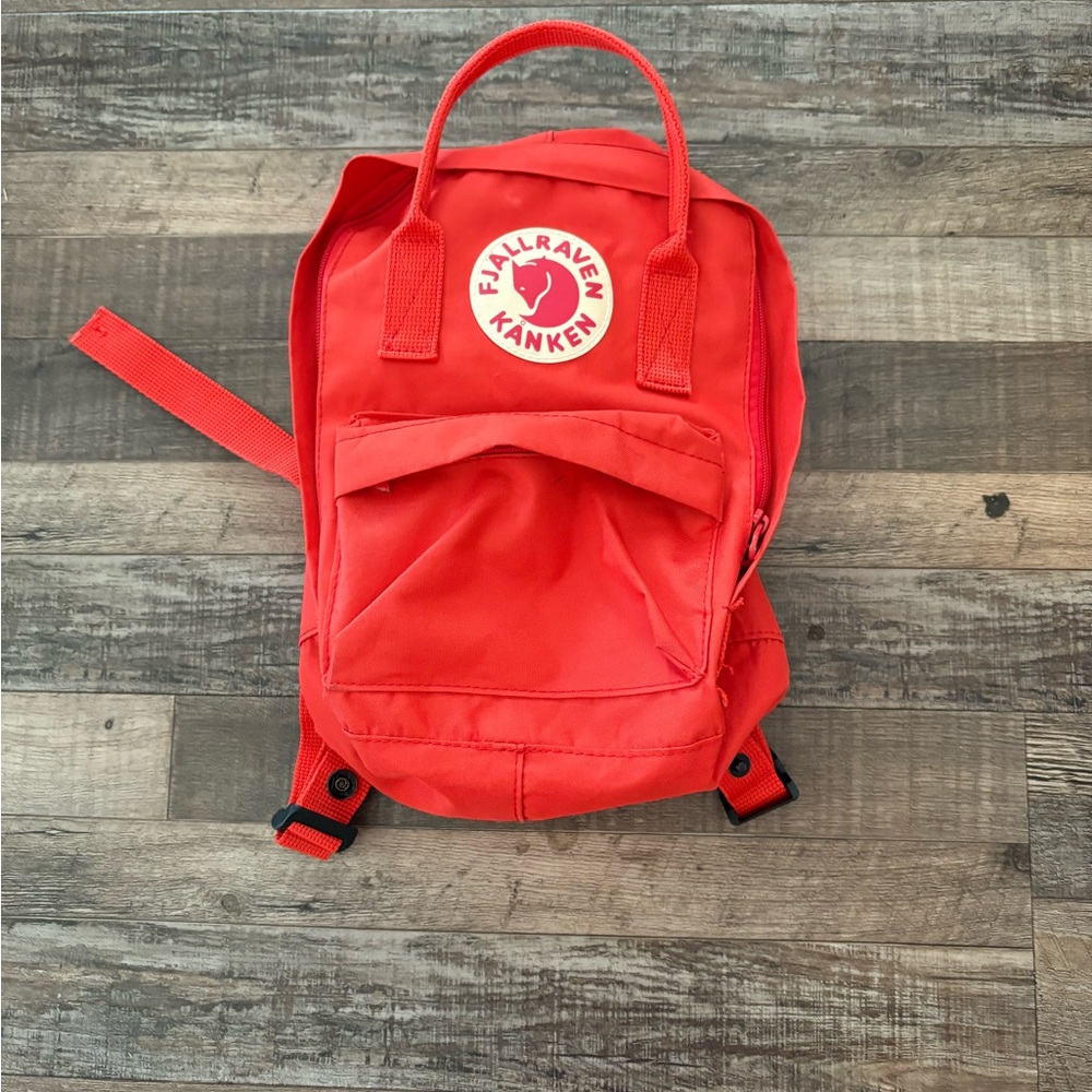 Fjallraven Kånken Red Mini Backpack